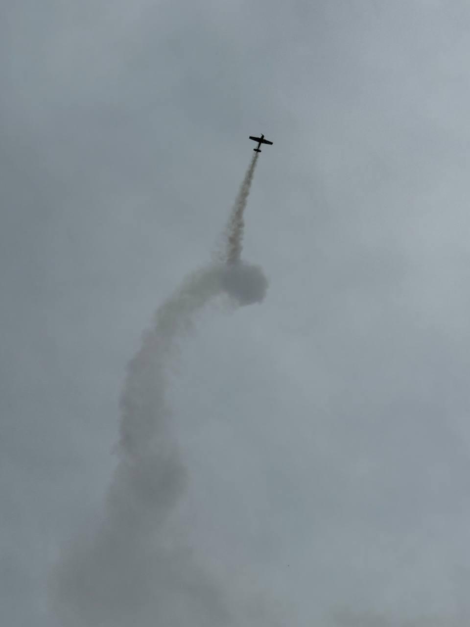 Фото В Новосибирске завершилось грандиозное авиашоу: завораживающие кадры самолётов и вертолётов в небе 25